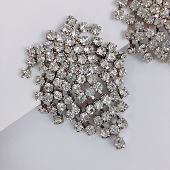 Signed KJL Kenneth Jay Lane Rhinestone Waterfall Silver Tone Clip On Earrings - Picture 4 of 10